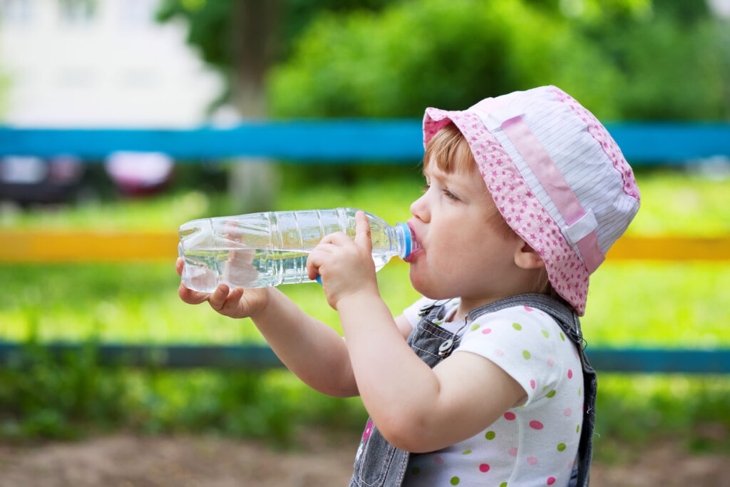 Child-drinking-water